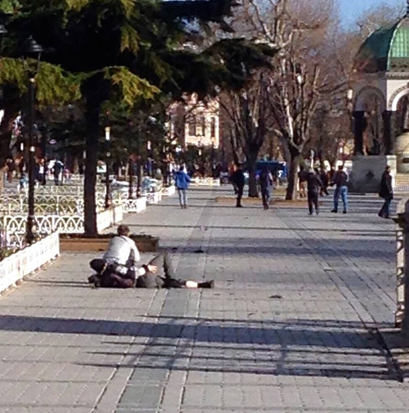 Sultanahmet'te patlama! Olay yerinden ilk görüntüler - Resim: 2
