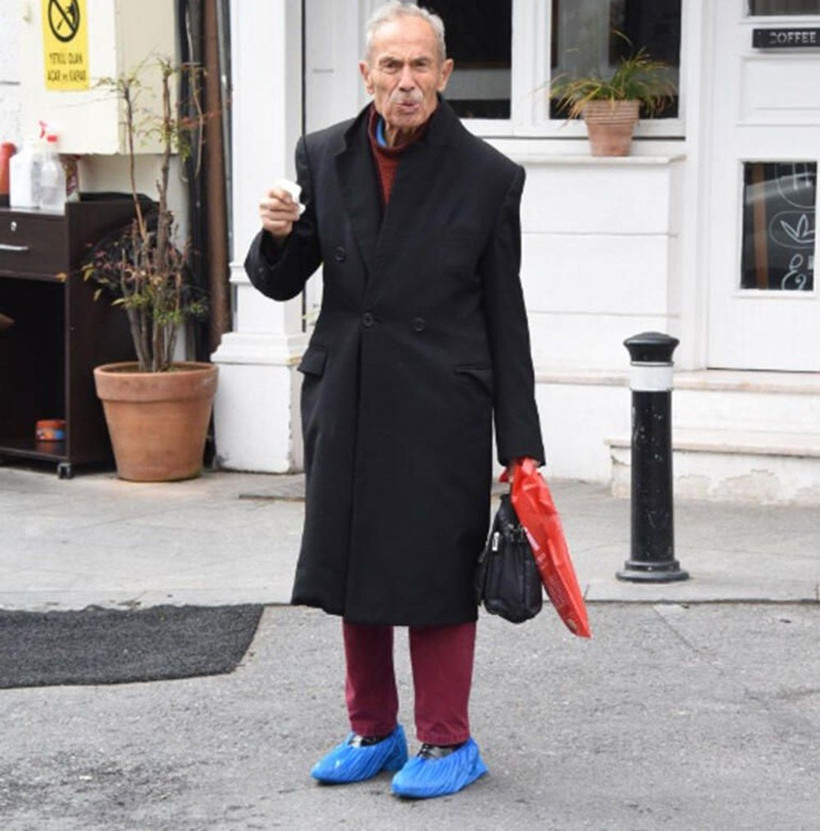 93 yaşındaki ünlü sanatçı İlham Gencer emekli maaşını çekmek için sokağa çıktı! - Resim: 1