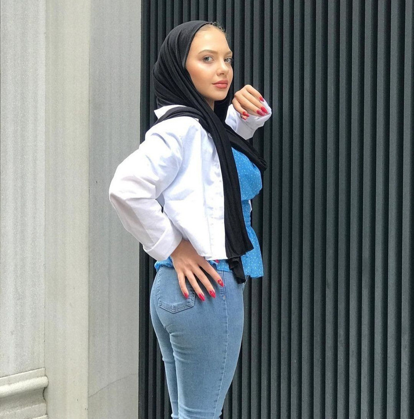 Başörtüsü ile çektiği videolarla fenomen oldu! Twerkçi Esra Rabia Ünal VIP fuhuşta yakalanmış işte kayıtları - Resim: 4