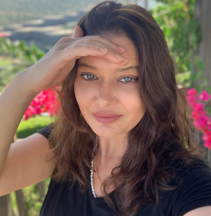 Nurgül Yeşilçay Suudi Arabistan'daki festivale damga vurdu! Kırmızı elbisesiyle göz kamaştırdı - Resim: 3
