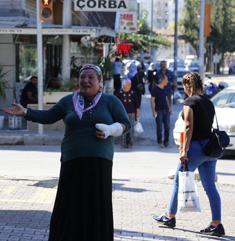 Korna sesini duymayan engelli kadının kolunu kırdılar - Resim: 2