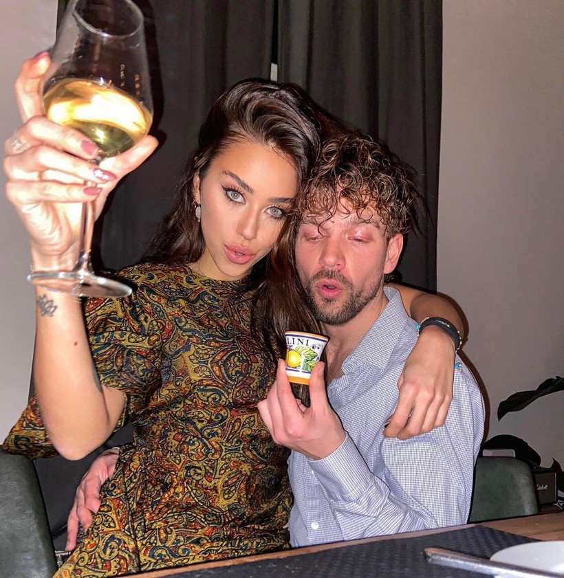 Hamdi Alkan'ın kızı Zeynep Alkan havaya kaldırıp gösterdi! Merak edilen soruya yanıt verdi - Resim: 4