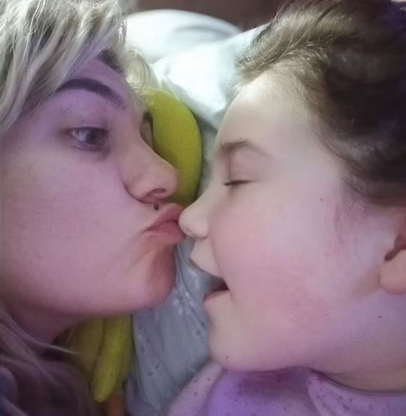 Kızını zehirleyip gülerken fotoğraf çektiren anne seri evlat katili çıktı inanılmaz olay - Resim: 2