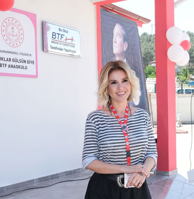 Gülben Ergen de UFO kurbanı oldu! Saatlerdir bekleyen Ergen sosyal medyadan isyan etti - Resim: 1