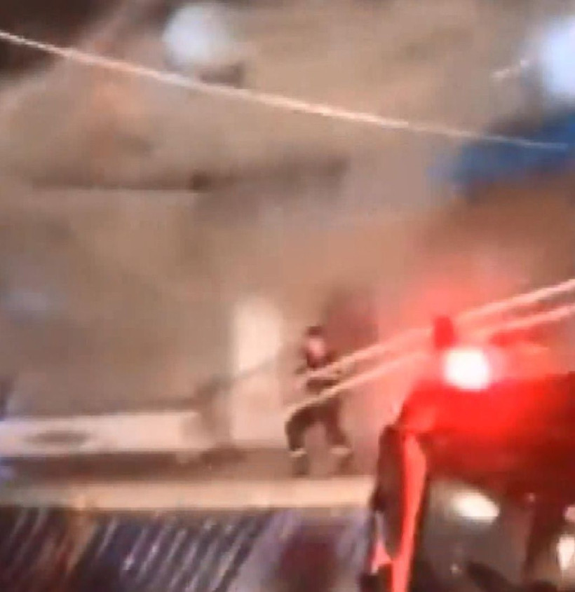 Vietnam'da yangından kurtulmak için aşağı atladılar - Resim: 4