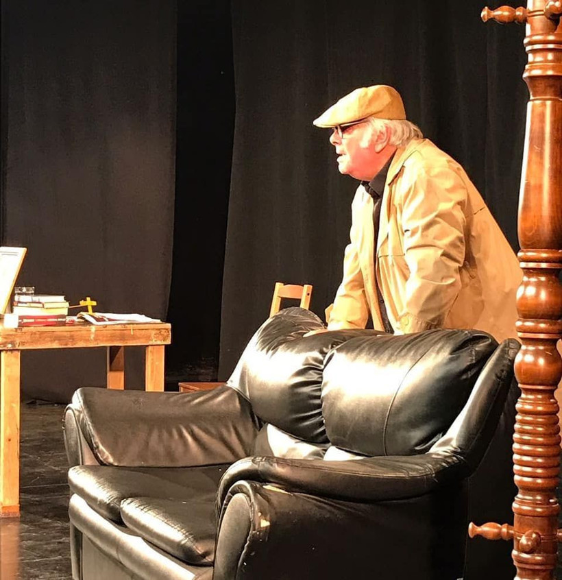 Ünlü tiyatro sanatçısı Enis Fosforoğlu kalp krizi geçirdi - Resim: 3