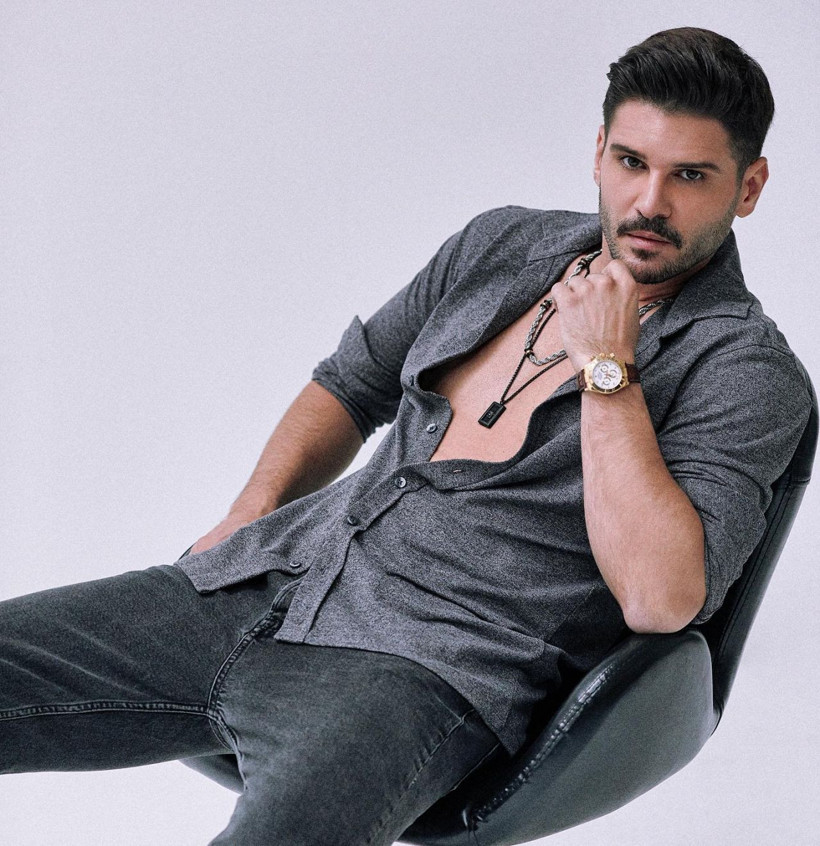 Fare eti yiyince uçakta olanlar oldu! Tolgahan Sayışman'ın yeni işi şaşırttı: Duştan çıkınca... - Resim: 1