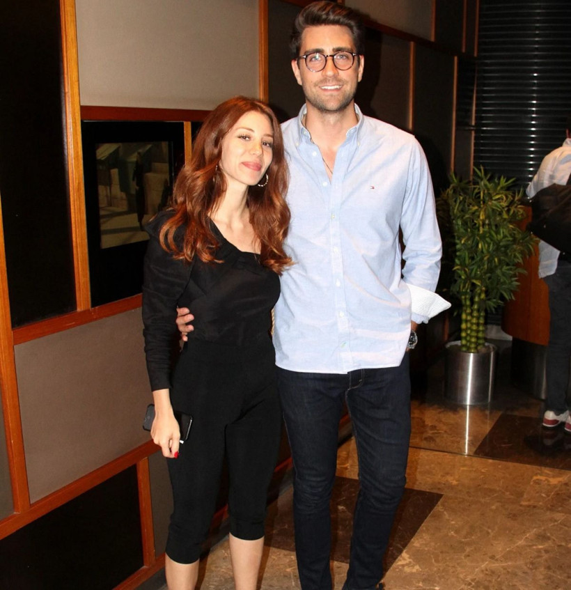 Oyuncu Çağlar Ertuğrul'u zorlayan soru! Sevgilisinin yanında ter döktü... - Resim: 3