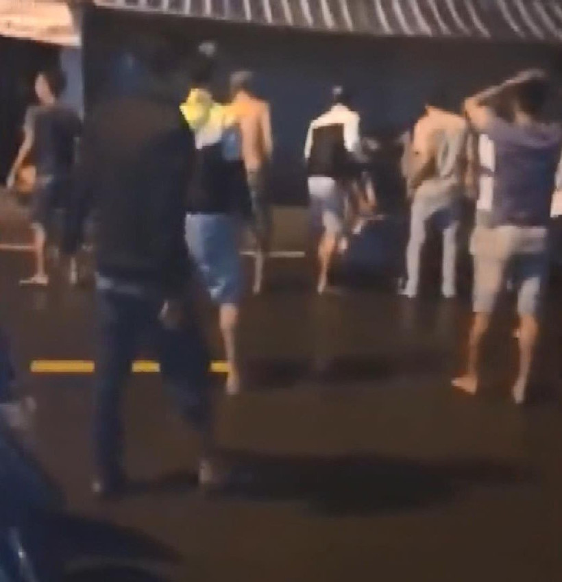 Vietnam'da yangından kurtulmak için aşağı atladılar - Resim: 2