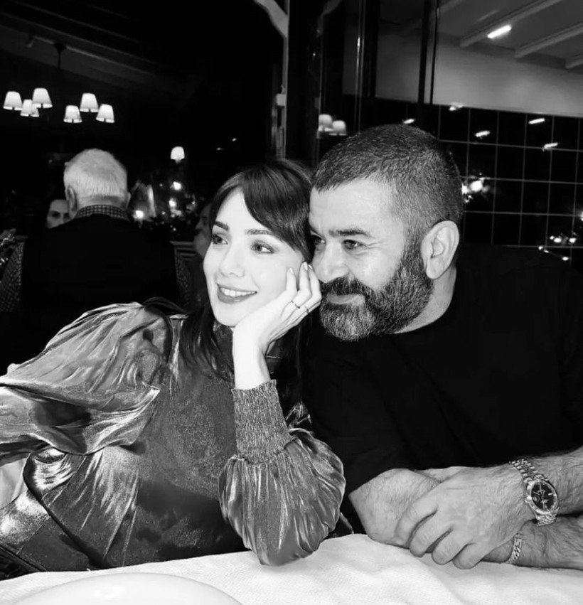 Ceyda Düvenci'den sonra bir aşk pozu da Bülent Şakrak'tan geldi! "Alayına..." - Resim: 2