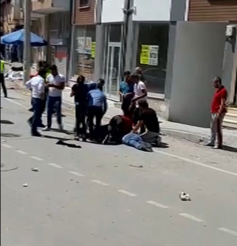 Beşik kertmesi gençler evlenmek istemeyince! Taşlı sopalı meydan kavgası çıktı - Resim: 4