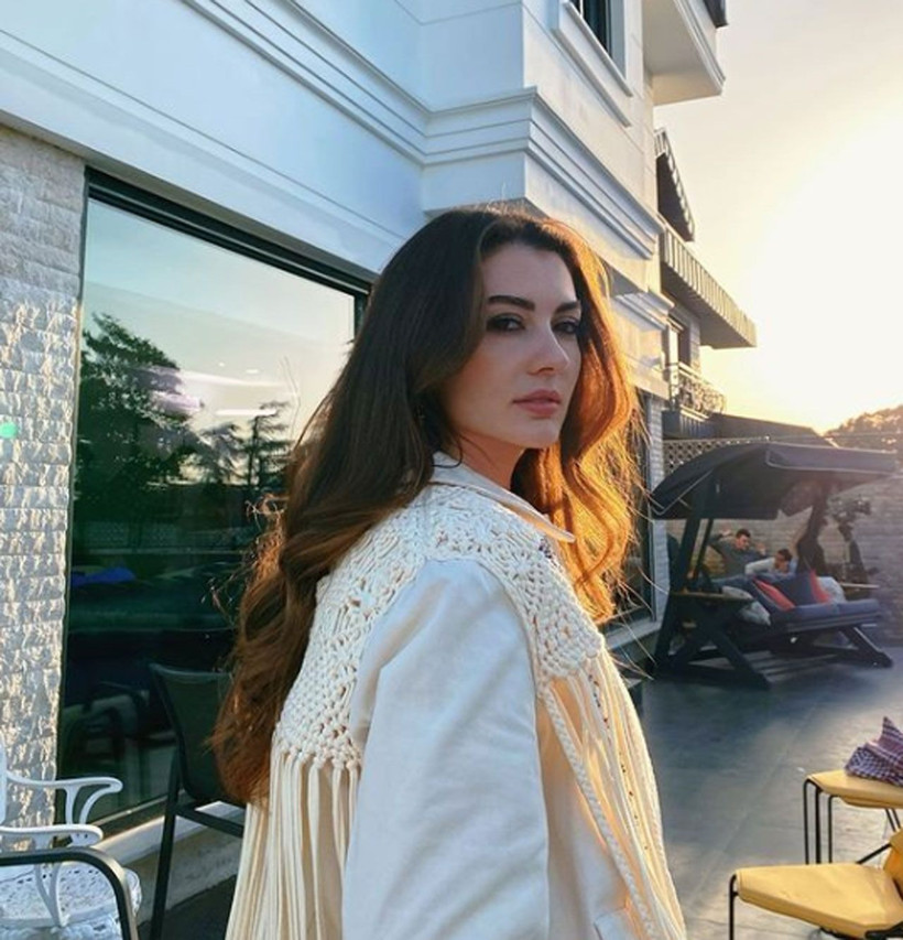 Burcu Özberk mezun oldu, kep attı! O görüntülere beğeni yağdı - Resim: 1