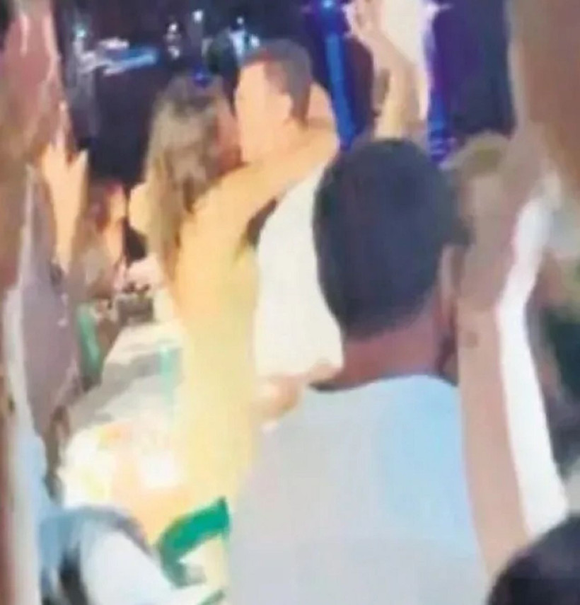 Yasak aşk sürüyor: Güzide Duran ve Fikret Orman dudak dudağa görüntülendi... - Resim: 1