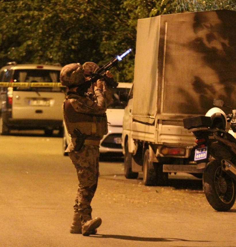 Borçları nedeniyle bunalıma giren adam 4 saat herkese ecel terleri döktürdü - Resim: 1