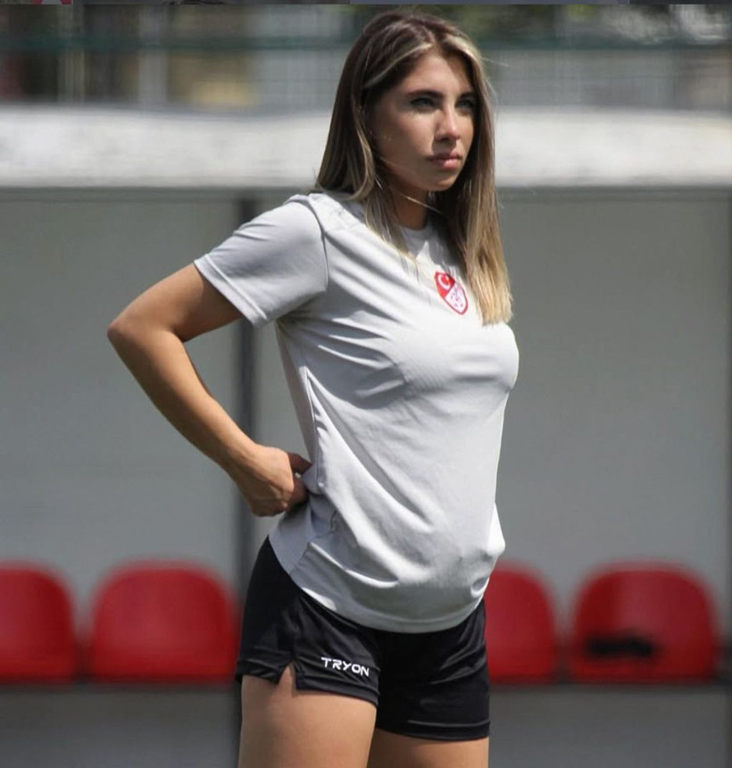 Eski hakem 'Özel fotoğraflarım var' dedi telefon şifresini vermedi - Resim: 1