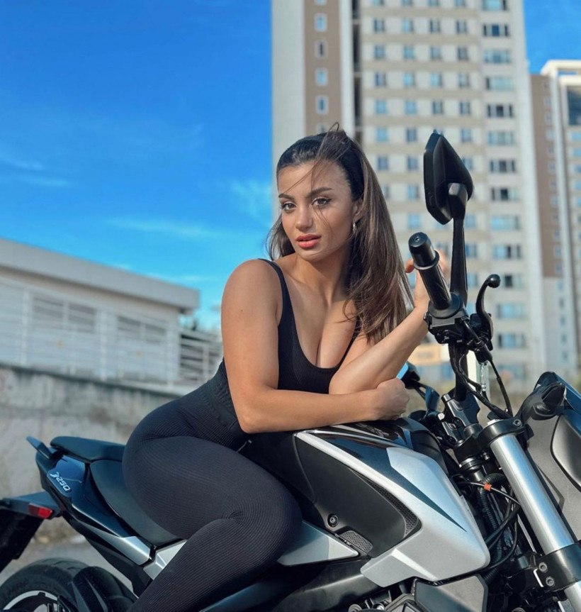 Fenomen fitness hocasına 'sevgili' dayağı! Erkek öğrencisinin evinde duş aldı, kız arkadaşı dövdü - Resim: 1