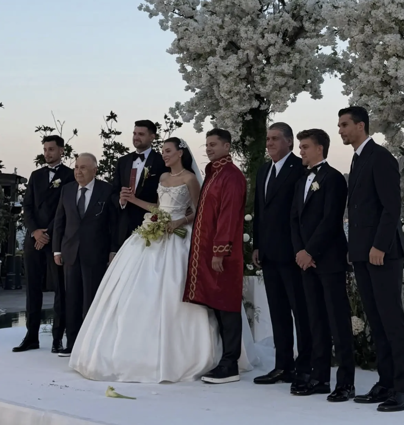 Ersin Destanoğlu evlendi! Düğüne gelinin gelinliği damga vurdu - Resim: 5