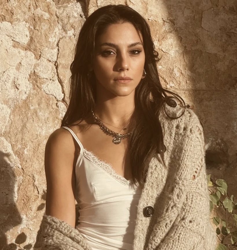 Güzel oyuncuyu korkutan tehdit! Uzak Şehir'in Zerrin'i Dilin Döger savcılığa başvurdu... - Resim: 1