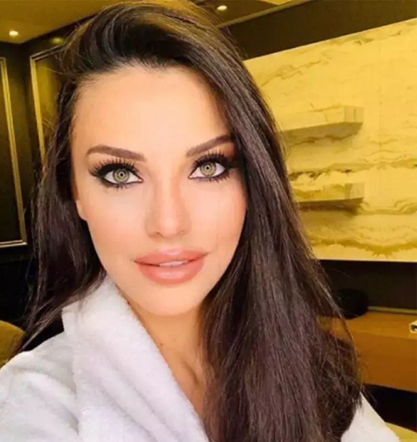 Oyuncu Tuvana Türkay tatilde! Ablası ile mavi tura çıktı... - Resim: 4