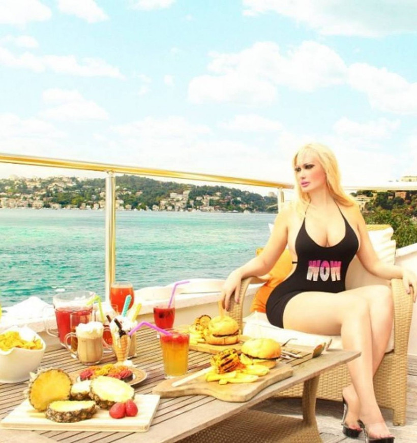 Adnan Oktar'ın kediciğinden cesur paylaşım - Resim: 1