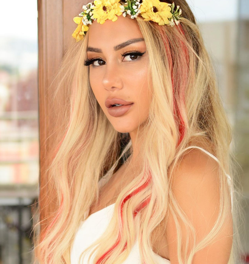 Cinsel içerikli soruları görünce soluğu savcılıkta aldı! Şarkıcı Eva Benir 'elektronik taciz'e uğradı - Resim: 4