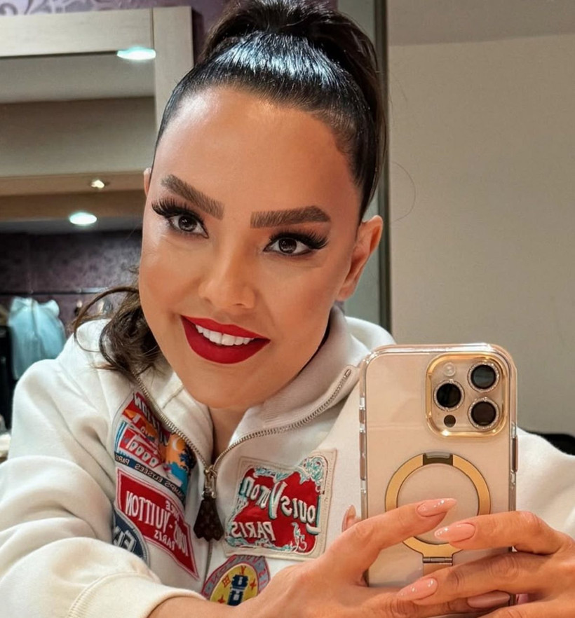 Ebru Gündeş yeni görüntüsü ile olay oldu! Kalın kaşlarına yorum yağdı - Resim: 2