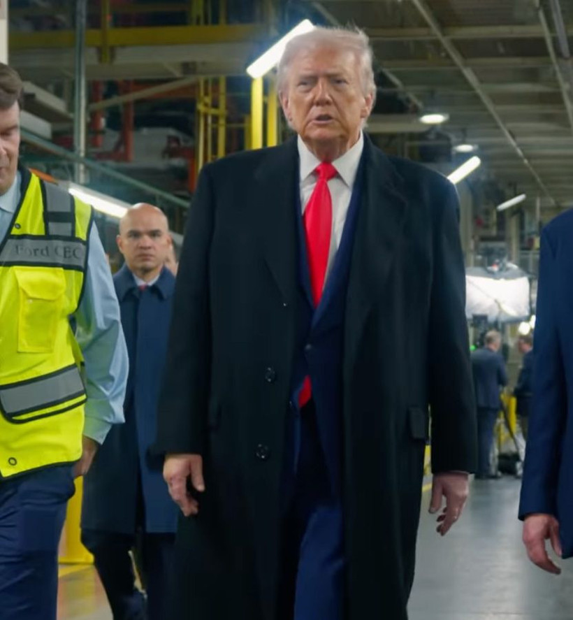 O artık bir milyoner! Trump'ın küfür edip 'orta parmak' gösterdiği işçi zengin oldu - Resim: 2