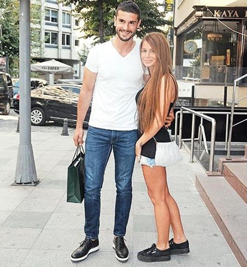 Trans bireyle aldatma, +18 fotoğraf ifşası! Yasak Elma Berk Oktay'ın babası gelinini arayıp... - Resim: 3