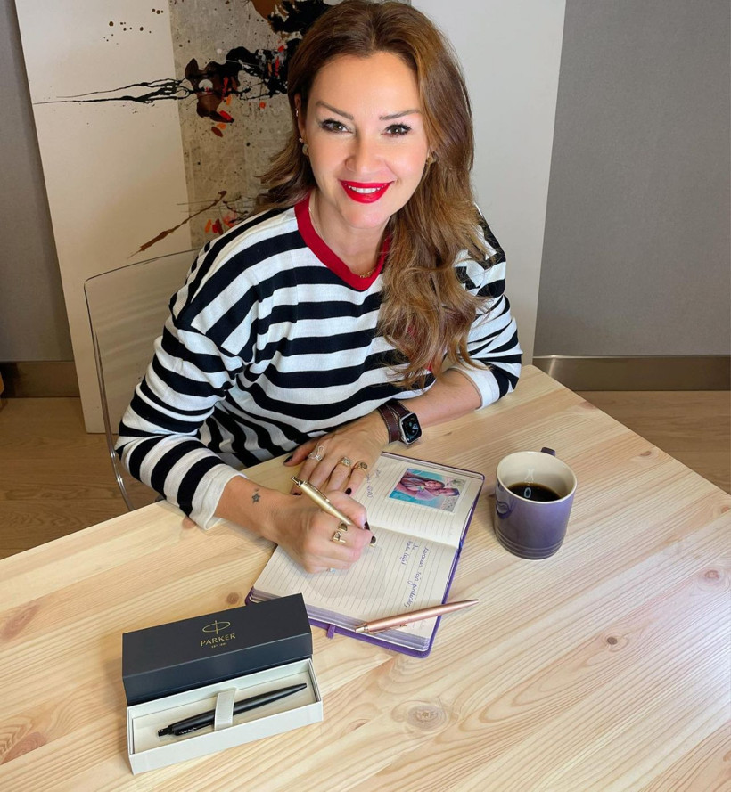 Göğüsleri masanın üzerinde duruyordu! Pınar Altuğ'dan şaşırtan itiraf: Güzel bir kadın gördüğümde kocama... - Resim: 2