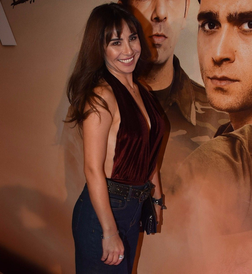 Sırt dekoltesiyle olay yarattı! - Resim: 1