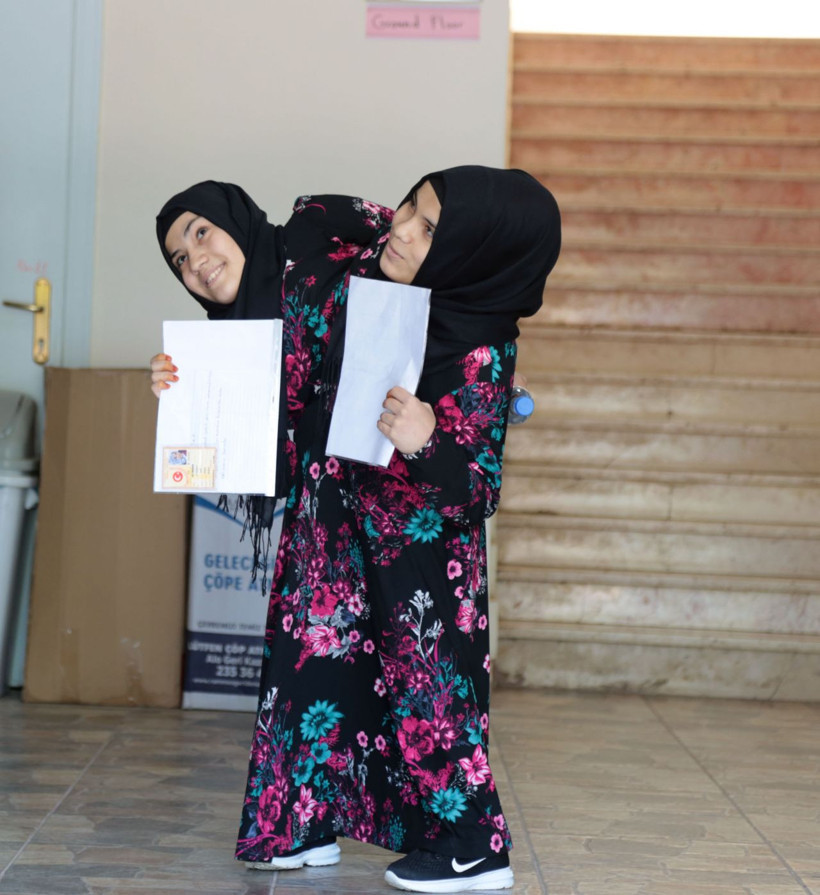 Kahramanmaraş'ta siyam ikizleri YKS sınavına girdi  bu bir ilk - Resim: 1