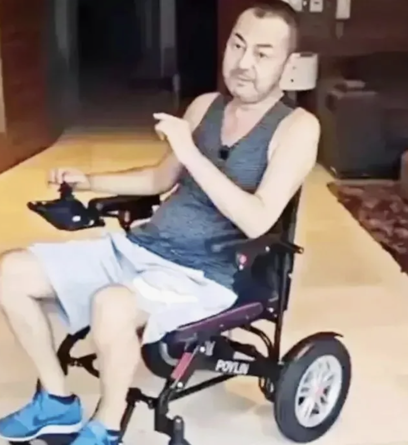 Serdar Ortaç korkuttu! Tedavi görmesine rağmen ayakta duramadı - Resim: 1