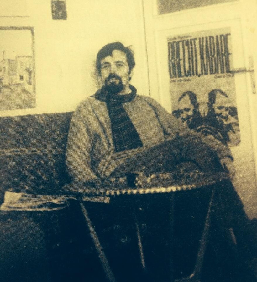 Fotoğraftaki genç adamı tanıdınız mı? Çok ünlü biri o! - Resim: 1