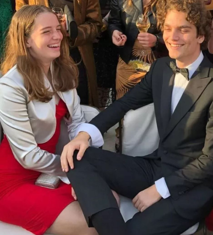 Cem Uzan'ın kızı Paris Uzan yıllar sonra ortaya çıktı! İddialı pozlarıyla Instagram'ı sallıyor - Resim: 4