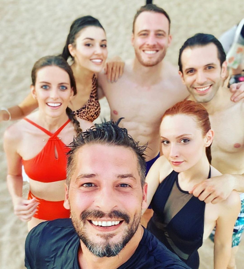 Hande Erçel ve Kerem Bürsin'in dizisi Sen Çal Kapımı için FOX TV'den flaş karar! - Resim: 4