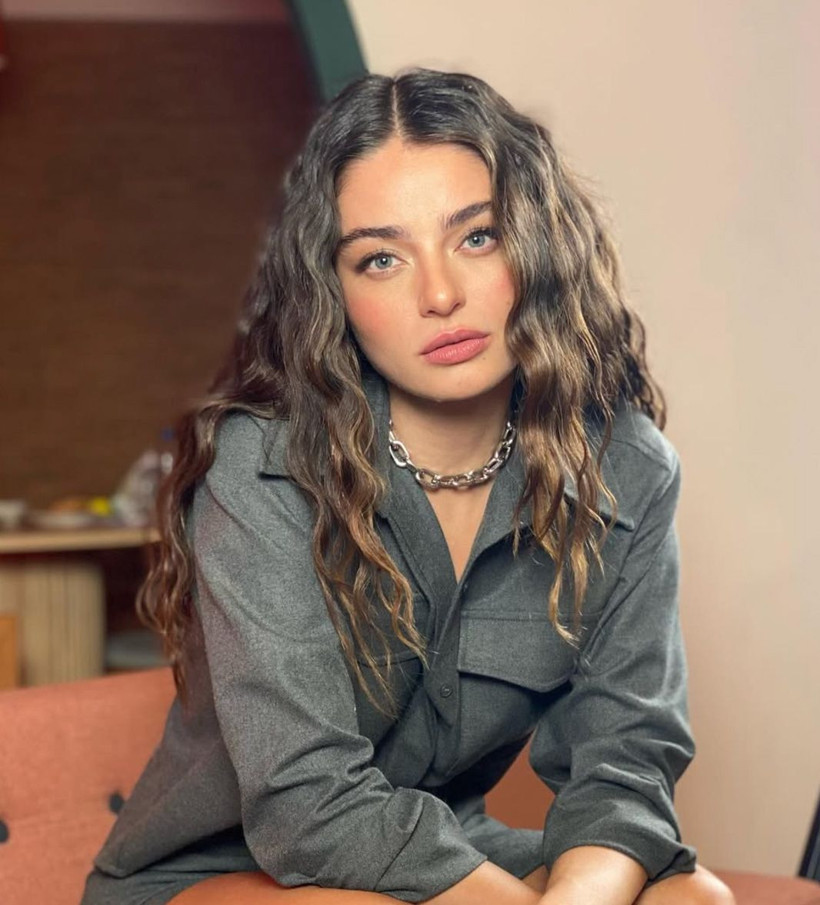 Ayça Ayşin Turan'ın tesettürlü hali çok beğenildi cami paylaşımına yorum yağdı - Resim: 1