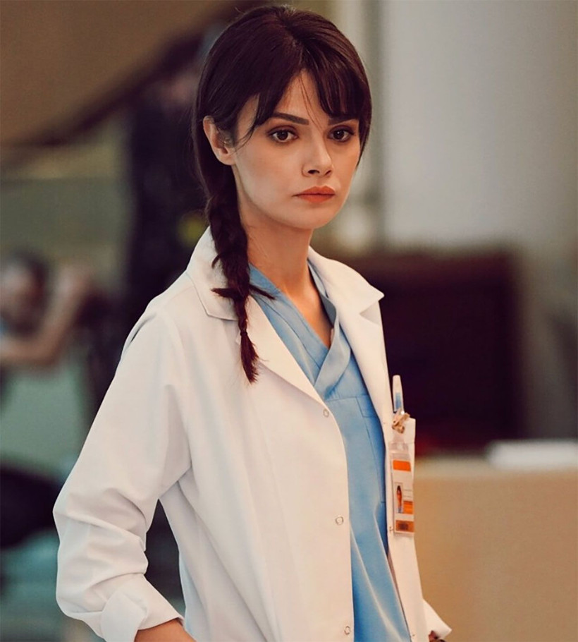 Mucize Doktorun Nazlı'sından korkutan haber! Yeni dizisi yayına girmeden trafik kazası geçirdi! - Resim: 1