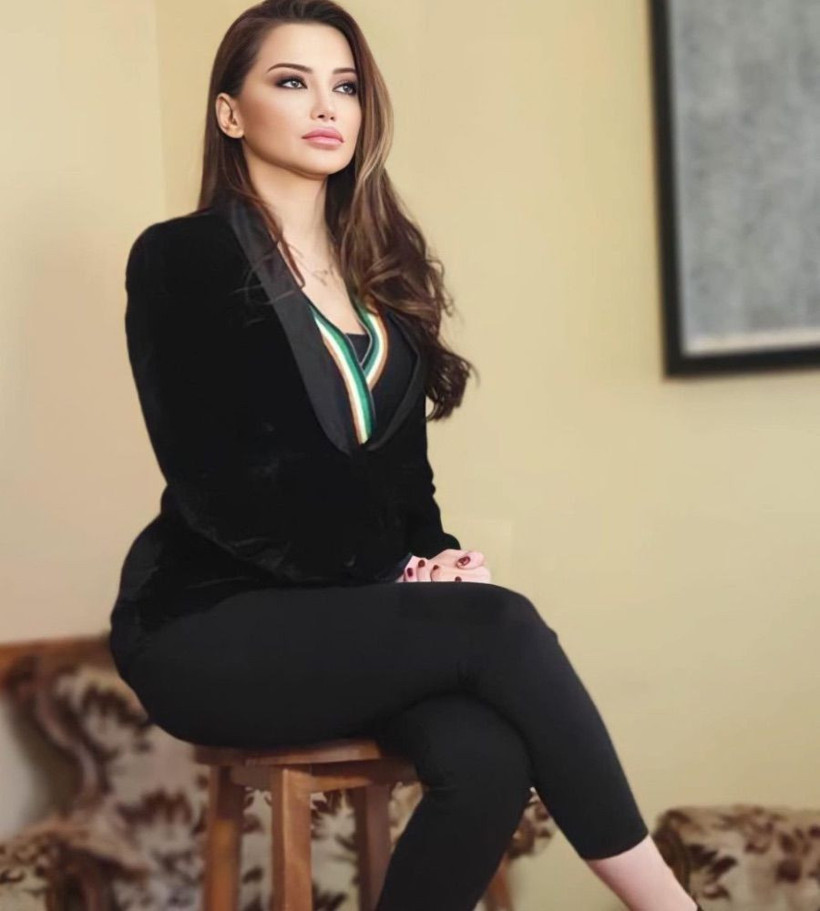 Sosyal medyadaki itiraflarıyla gündeme bomba gibi düşen Esra Ezmeci şimdi de çöpçatanlığa soyunuyor! - Resim: 4