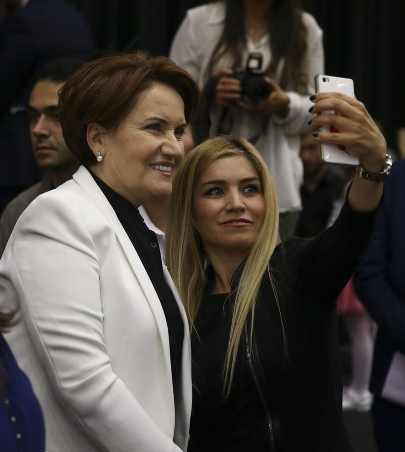 Meral Akşener'in iftarında büyük hata! Kimse fark etmedi ama... - Resim: 4