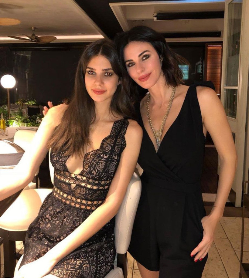 Defne Samyeli'nin bikinili pozları olay oldu! Formda kalmak için haftanın 5 günü dövüşüyor - Resim: 2