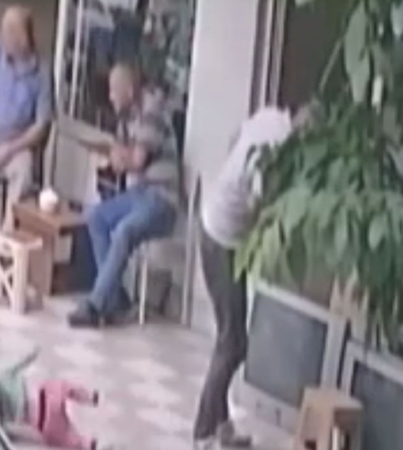 Balkondan başına öyle bir şey düştü ki gözlerine inanamadı! "Saksı sanmıştım.." - Resim: 3