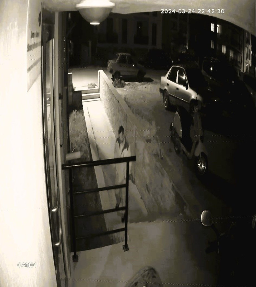 Röntgenci genç kızın kabusu oldu! Gece yarısından sonra pencerenin önüne gelip... - Resim: 3