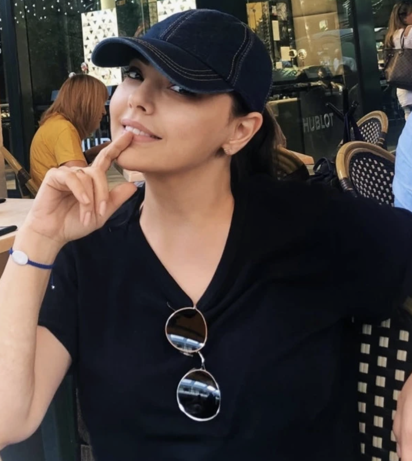 Ebru Gündeş'ten şapka akımı! Onsuz çıkmaz oldu... - Resim: 3