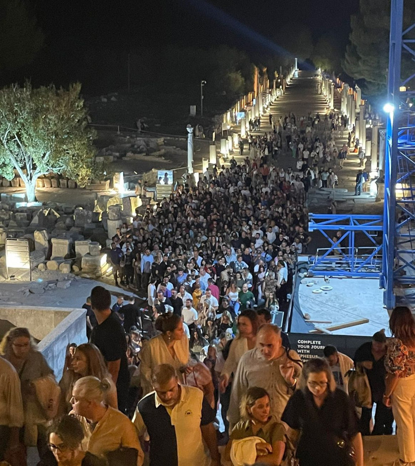Ajda Pekkan'a büyük şok! Hayranları tarafından yuhalandı, konseri terk edenler oldu - Resim: 4