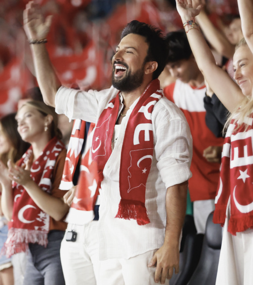 Tüm Türkiye 24 yıl sonra bu gururu yaşadı! Ünlülerden Milli Takım'a tebrik - Resim: 1