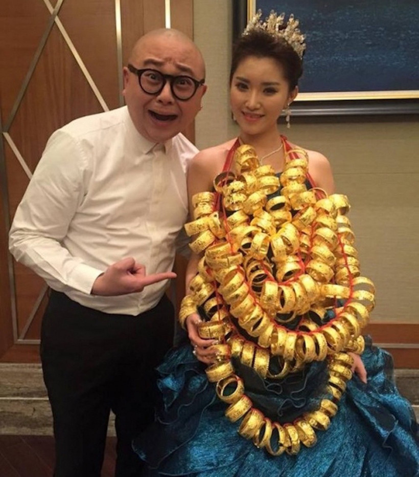 Çin'de altınlarla dolu düğün! Deste deste de para... - Resim: 1