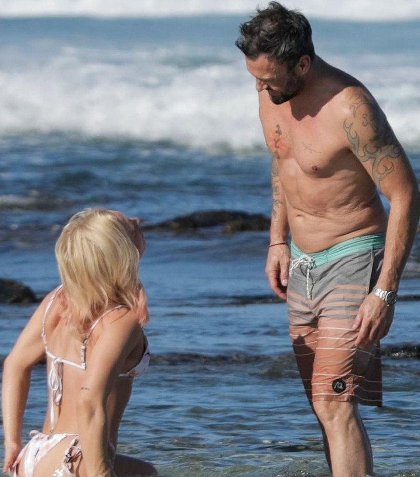 Brian Austin Green yeni aşkını öpmelere doyamadı! Denizin keyfini çıkardılar - Resim: 2