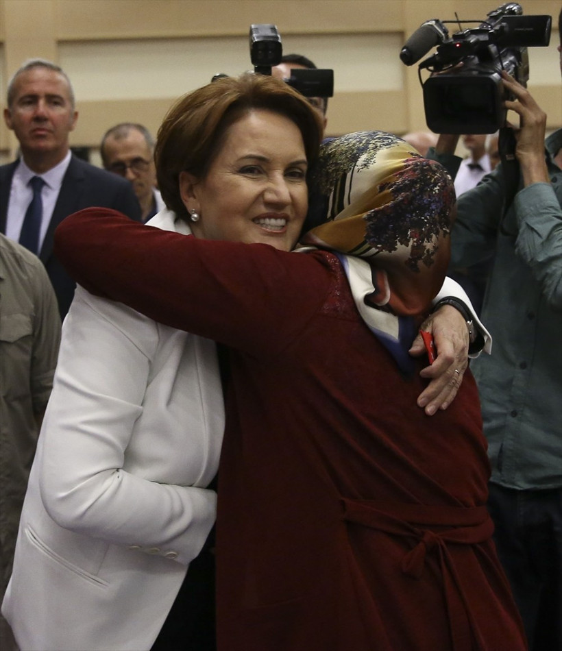 Meral Akşener'in iftarında büyük hata! Kimse fark etmedi ama... - Resim: 2