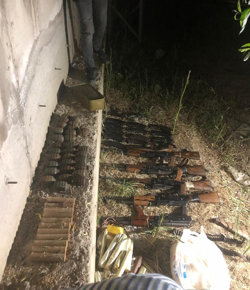 Hakkari Yüksekova'da PKK'nın ininde bulunan mühimmatlar 'yok artık' dedirtti! - Resim: 1