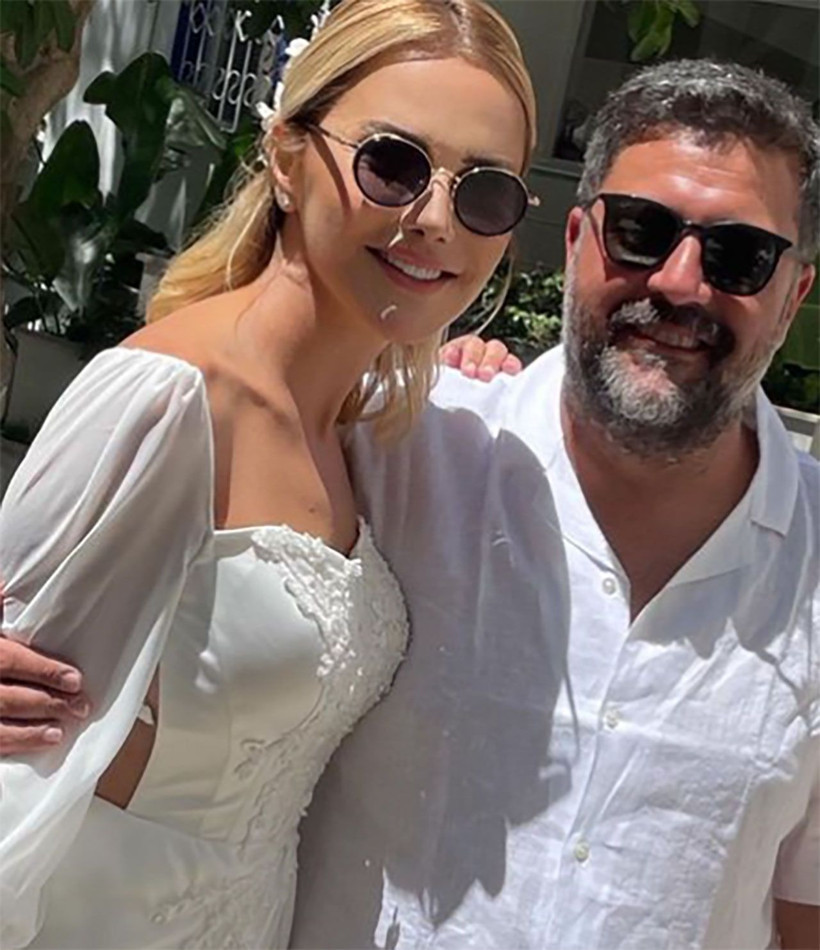 Ece Erken kötü günleri geride bırakıyor! Balkonda bornozlu pozu olay oldu - Resim: 3